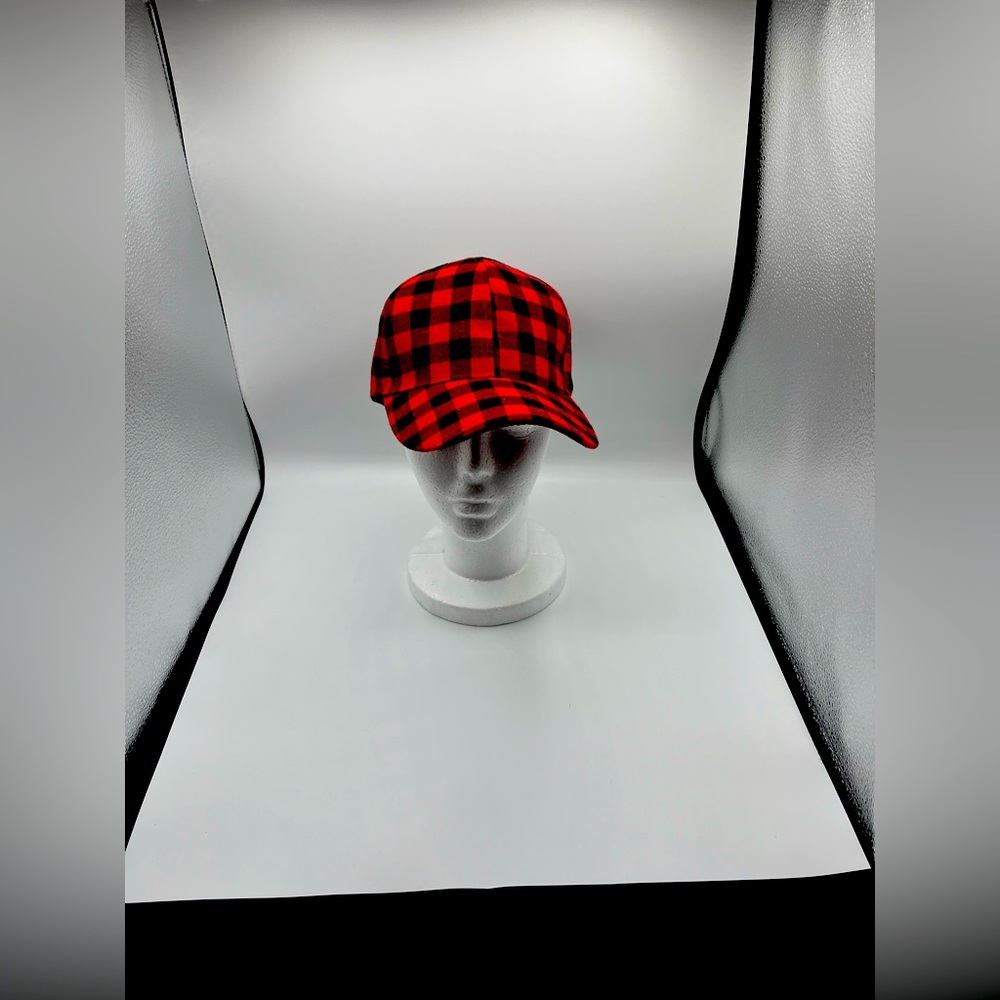 Ladies plaid cap.